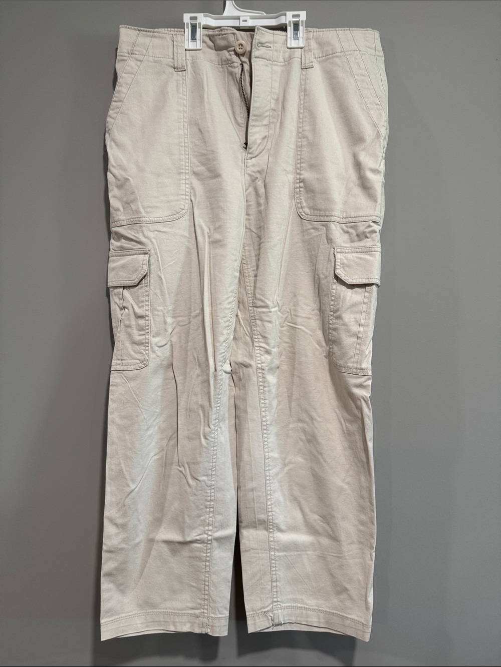 Old Navy Women's Cargo Capris in Light Khaki